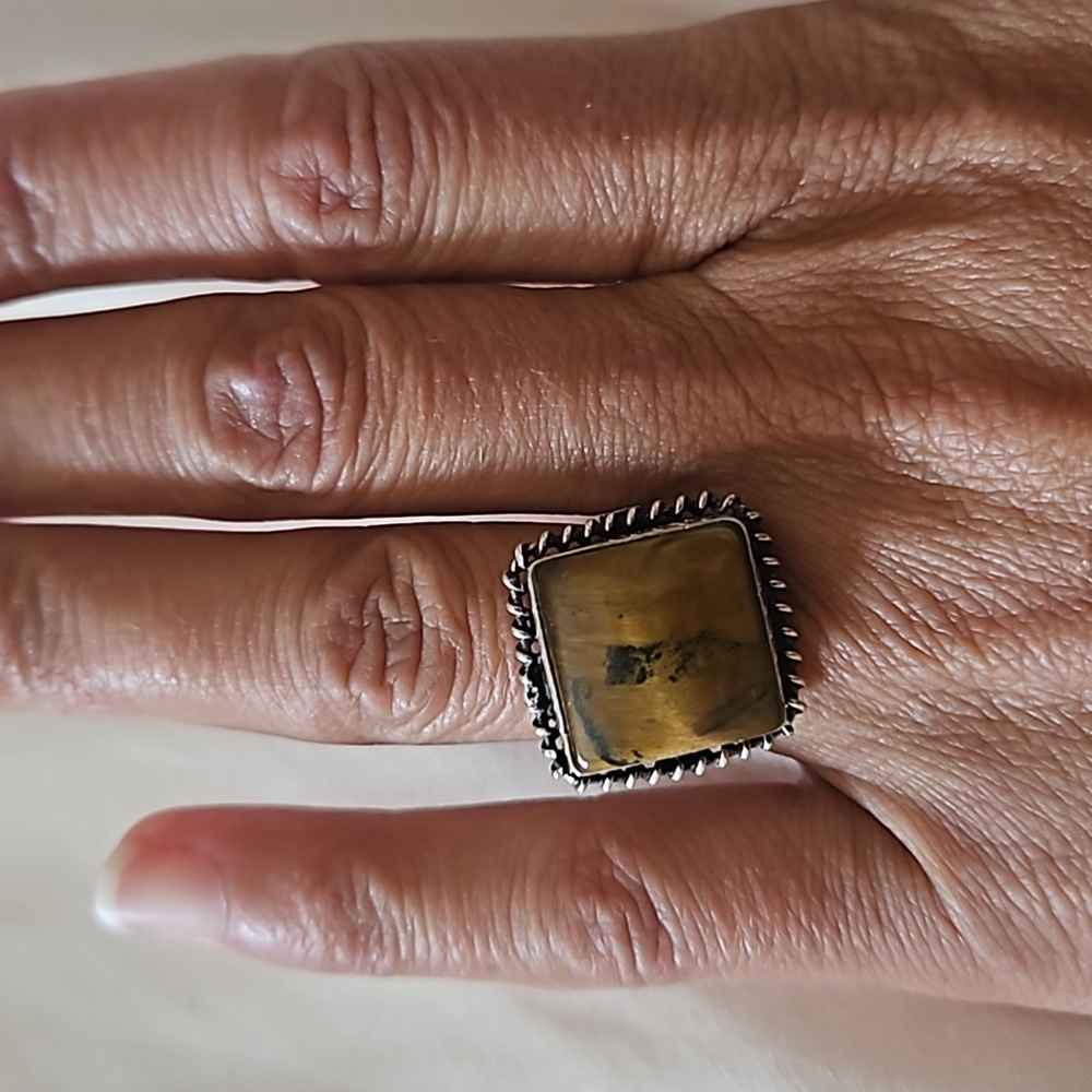 Unisex Large Tiger's Eye ring sz 7 Old Style rope setting